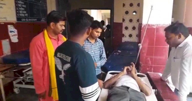 रायबरेली-सड़क के किनारे खड़े व्यक्ति को अनियंत्रित मैजिक सवार ने मारी टक्कर,,