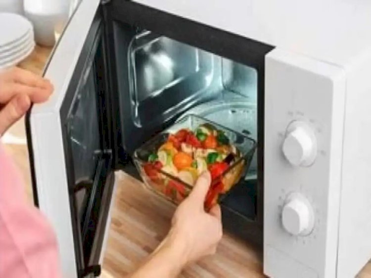 गलती से भी दोबारा न गर्म करें खाने की ये चीजें, वरना सेहत को पहुंच सकता है भारी नुकसान