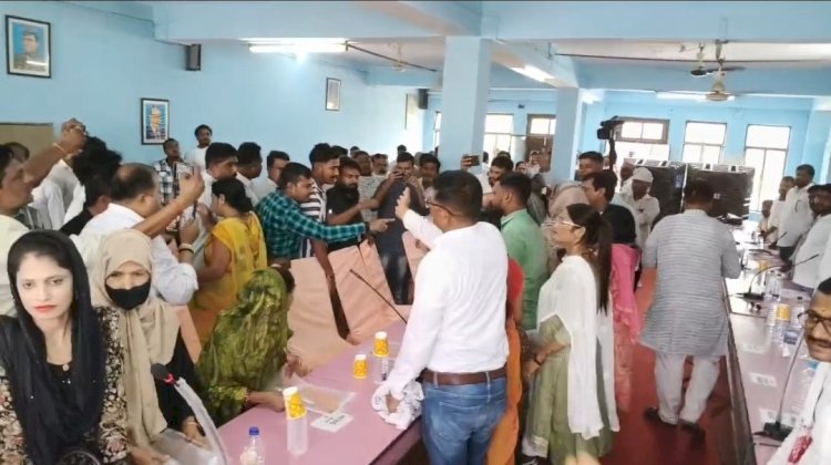 रायबरेली-नगर पालिका अध्यक्ष व सभासदों ने कोतवाली में दी तहरीर