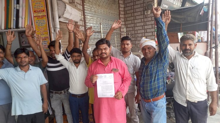 रायबरेली-बिजली कटौती पर फूटा गुस्सा , सड़क पर प्रदर्शन कर सौंपा ज्ञापन