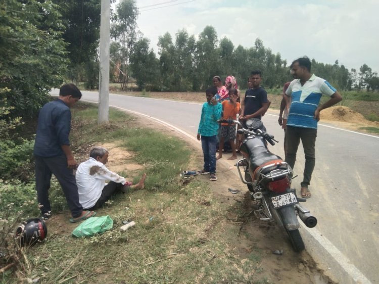 रायबरेली-मैजिक की टक्कर से बाइक सवार गंभीर रूप से घायल,,