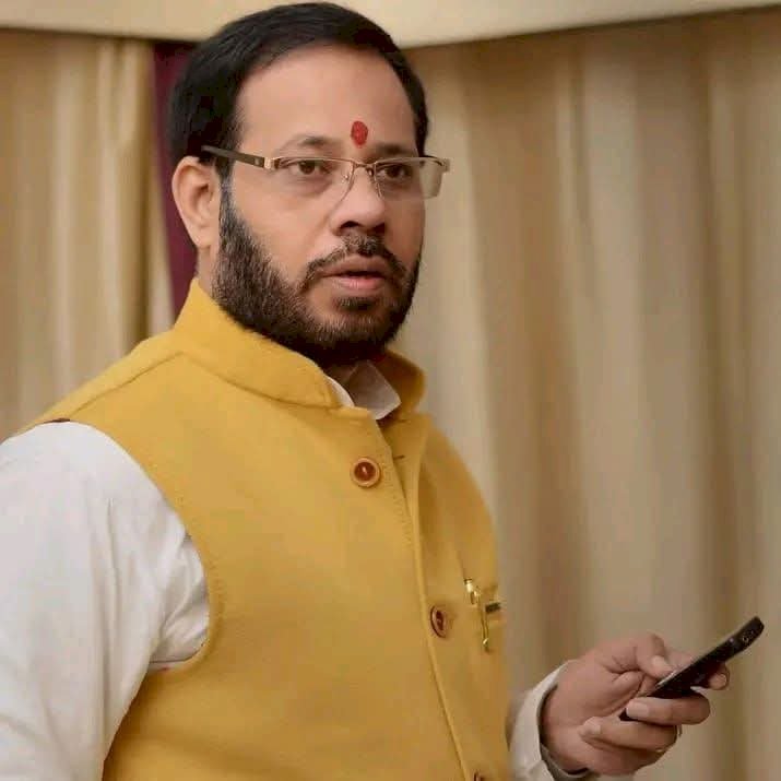 मनोज पांडेय की बर्खास्तगी से बदलेगी सियासत की तस्वीर, जिले में राजनीतिक उलटफेर संभव