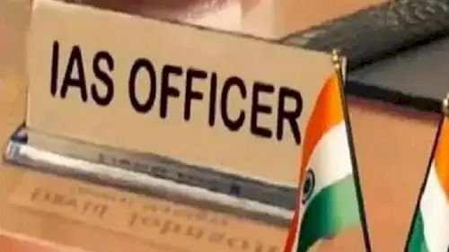 आठ आईएएस व 15 पीसीएस अफसरों के तबादले, आलोक कुमार को सामान्य प्रशासन का अतिरिक्त प्रभार
