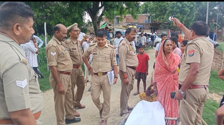 रायबरेली-हत्या में सुलह के लिए गए अधेड़ का शव बग में पेड़ से लटका मिला , परिजनों ने काटा हंगामा 