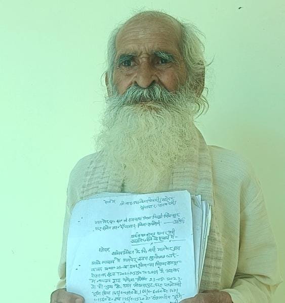 रायबरेली- 14 साल से तहसील  में दौडते- दौडते रगड़ गई एडियाँ पर नहीं मिला न्याय,,,,? 