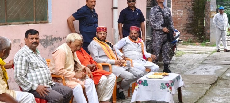 रायबरेली-पूर्व चेयरमैन की पत्नी के निधन पर विधायक मनोज कुमार पान्डेय ने दी सांत्वना