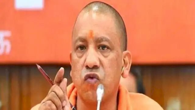 अधिकारी व्यवस्था सुधारें वर्ना कार्रवाई तय, ट्रिपिंग और बिजली कटौती पर सख्त दिखे सीएम योगी