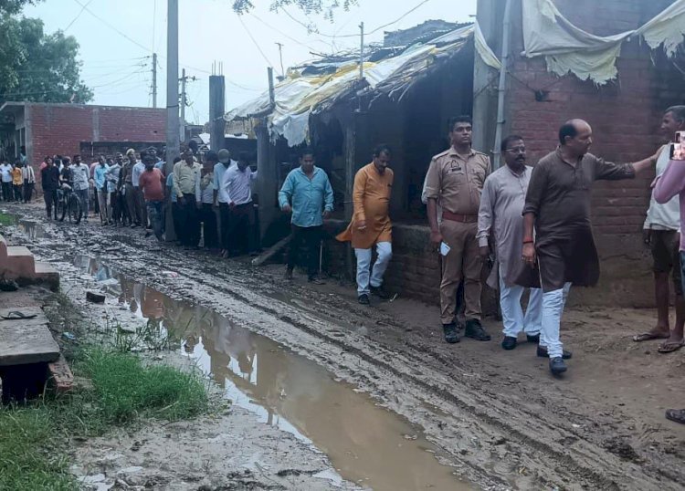 रायबरेली- सावन से पहले दिन से सड़क और नाली की सौगात,विकास पुरुष" की पहचान बने पूर्व विधायक राकेश सिंह