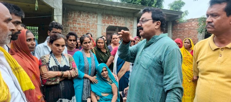 आत्महत्या के मामले में परिजनों का हंगामा: दो अन्य आरोपियों का नाम बढ़ाने की जिद,भाजपा नेता जितेंद्र सिंह नें मामले को करया शांत,,, 