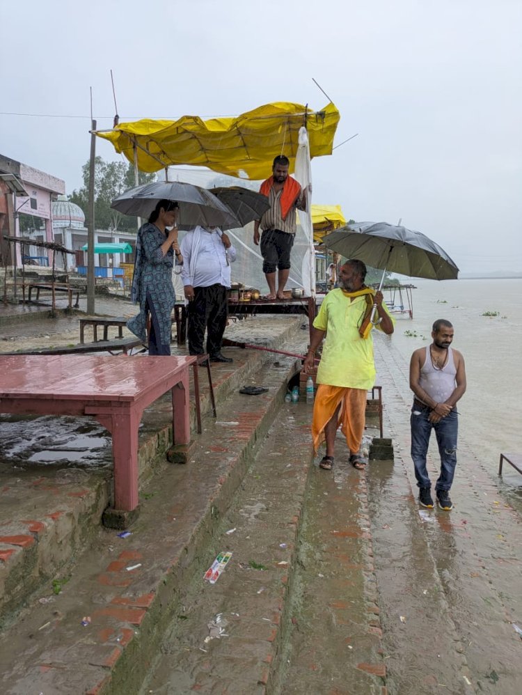 रायबरेली-गंगा का लगातार बढ़ रहा जलस्तर , प्रशासनिक अधिकारियों ने किया निरीक्षण