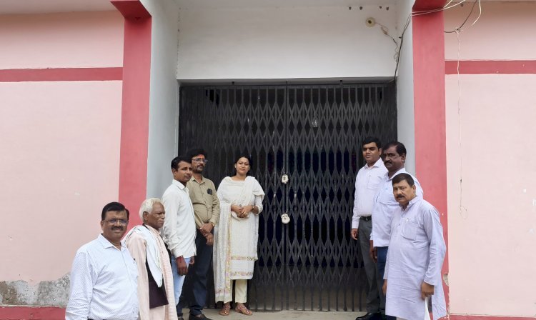 रायबरेली-डीएम ने राजनैतिक दलों के प्रतिनिधियों के साथ ईवीएम/वीवीपैट वेयर हाउस का किया निरीक्षण