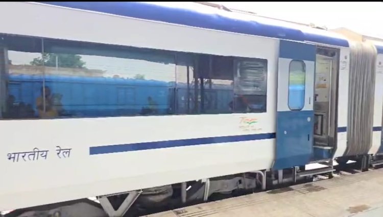 रायबरेली-ऊंचाहार में वंदे भारत ट्रेन पर फिर पत्थरबाजी, शीशा टूटा, आरपीएफ ने दर्ज किया मुकदमा,,, 