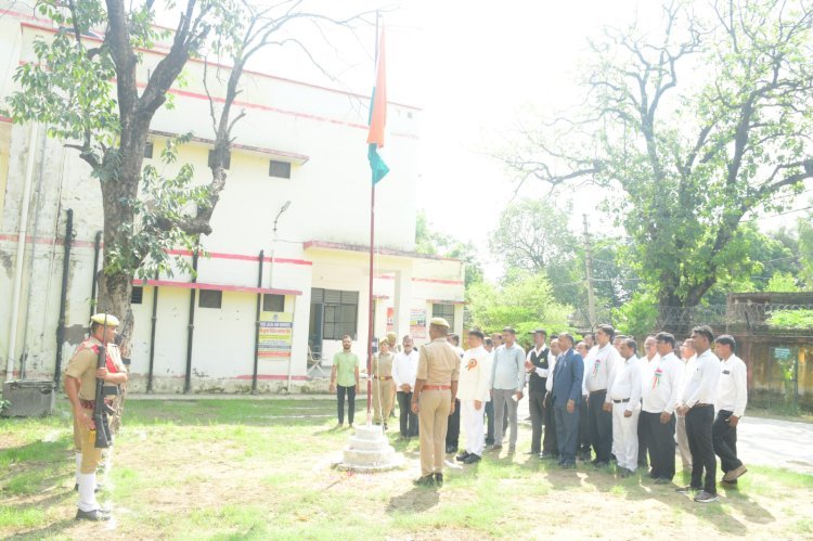 रायबरेली-स्वतंत्रता दिवस के अवसर पर एडीआर सेंटर में अपर जिला जज ने किया ध्वजारोहण