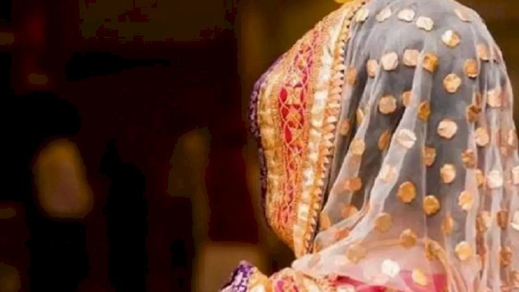 मजदूरी करके लौटा पति, आधी रात को आई छटपटाने की आवाज, नींद खुली तो पत्नी ने देखा कुछ ऐसा. निकली चीख