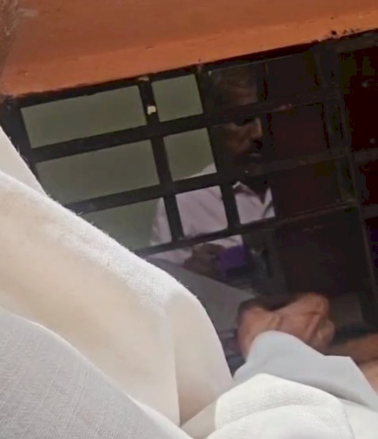 रायबरेली की सदर तहसील में चपरासी बना लेखपाल