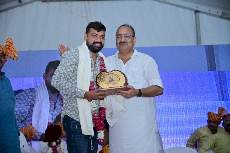 देवदूत बनकर कार्य कर रही है वानर सेना की टीम वानर सेना के धीरज सिंह चौहान व उनकी टीम की  मंत्री दिनेश प्रताप सिंह ने की सराहना 