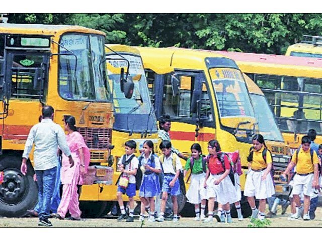 रायबरेली-अनफिट वाहनों से ढोए जा रहे बच्चे,कब होगी कार्यवाही