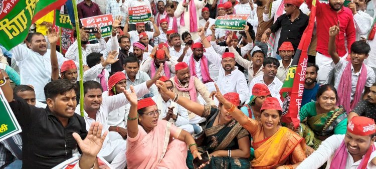 रायबरेली-किसानों की समस्याओं को लेकर सपा का प्रदर्शन
