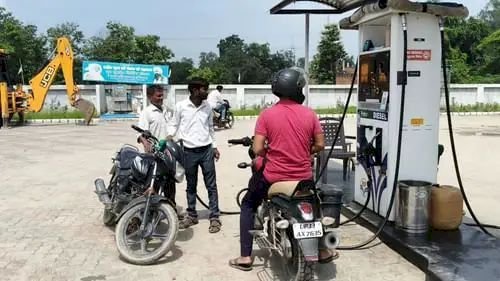 रायबरेली: नो हेलमेट नो फ्यूल का आदेश बेअसर