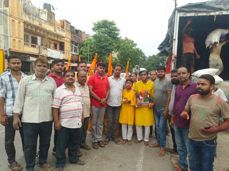 रायबरेली-गणेश चतुर्थी पर व्यापारी के घर से निकली भव्य शोभायात्रा