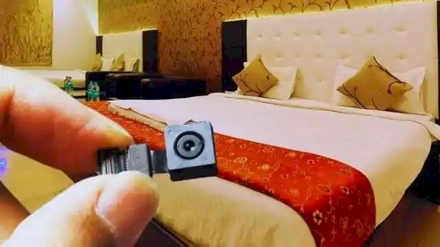 इंस्टाग्राम पर बनी सहेली से मिलने होटल गई महिला तो निकला लड़का, रेप कर बनाई अश्लील वीडियो से ब्लैकमेल