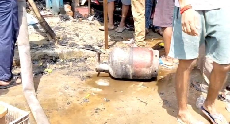 रायबरेली-गैस के रिसाव से भड़की आग, दो दुकानें जलीं,अधिकारियों की लापरवाही से हो रही है आगजनी की घटनाएं