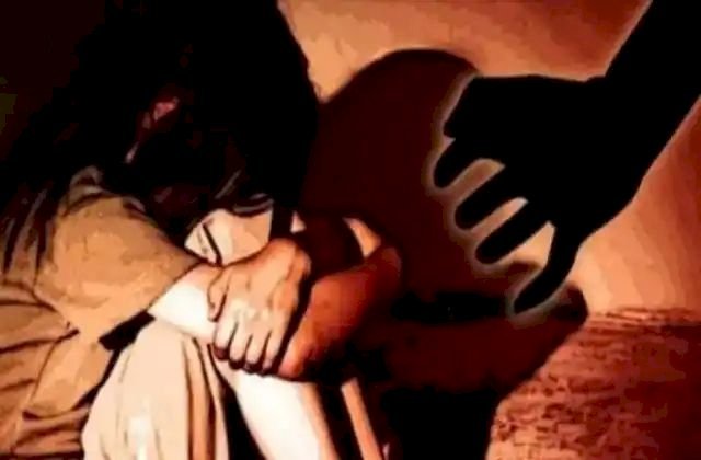 फेल करने की धमकी, स्कूल के टॉयलेट में ले जाकर कई महीनों से रेप कर रहा था स्कूल प्रबंधक, गिरफ्तार