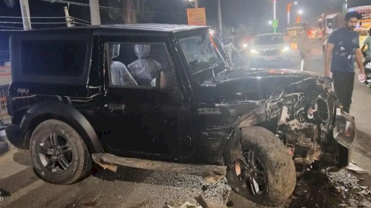 रायबरेली-सिविल लाइंस ओवरब्रिज पर हादसे से हड़कंप, कार-थार टक्कर में तीन लोग घायल