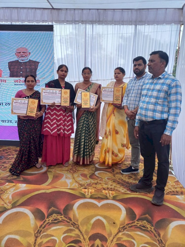 रायबरेली-स्वंय सहायता समूहों की महिलाओं ने स्वदेशी मेला में बढ़ाया जनपद का गौरव