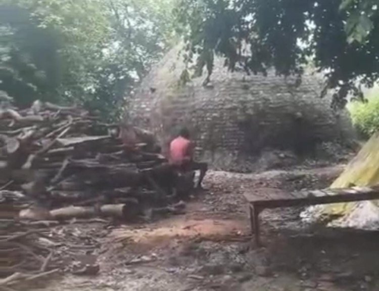 रायबरेली-आखिर किसकी सय पर वर्षों से चल रहा अवैध तरीके से कोयला भट्ठी,,,,? 