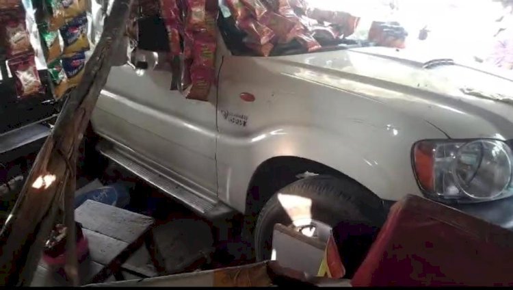 रायबरेली-शरारत के चलते स्कॉर्पियो कार अचानक एक पान की दुकान में जा घुसी, मचा हडकंप