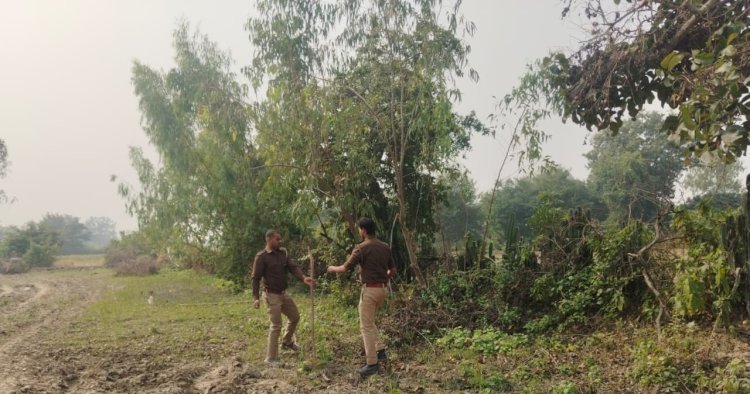 रायबरेली-दबिश के दौरान 25 लीटर अवैध कच्ची शराब बरामद व लगभग 150 किलोग्राम लहन बरामद कर मौके पर नष्ट