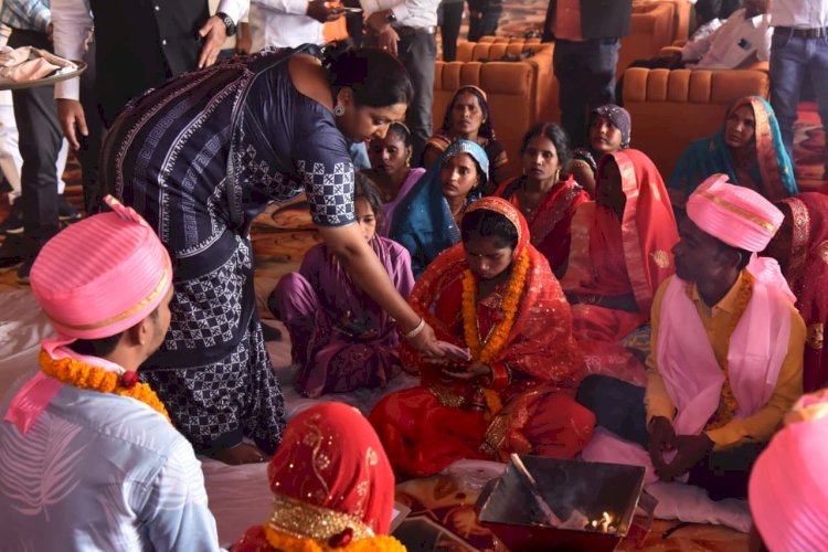 रायबरेली- एक ही मंडप पर एक तरफ हुआ विवाह तो दूसरी तरफ हुआ निकाह