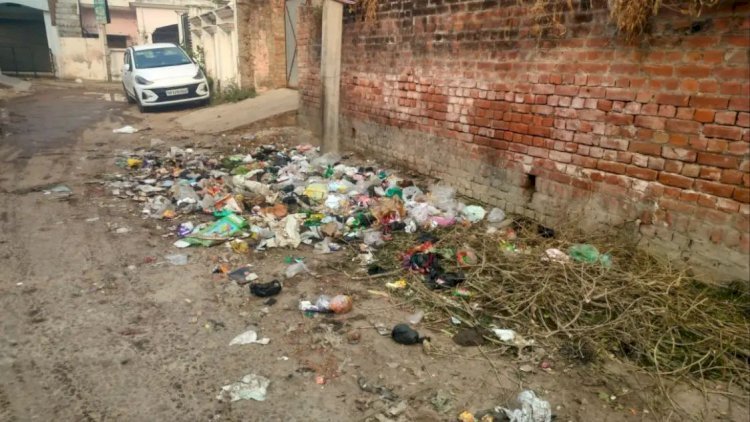 रायबरेली-कागजों पर दौड़ रहे वाहन उठ रहा कूड़ा,मोहल्लों में गंदगी का लगा अंबार