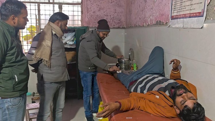 रायबरेली-अचानक कार का गेट खुलने से बाइक सवार वृद्ध टकराया, हुआ घायल 