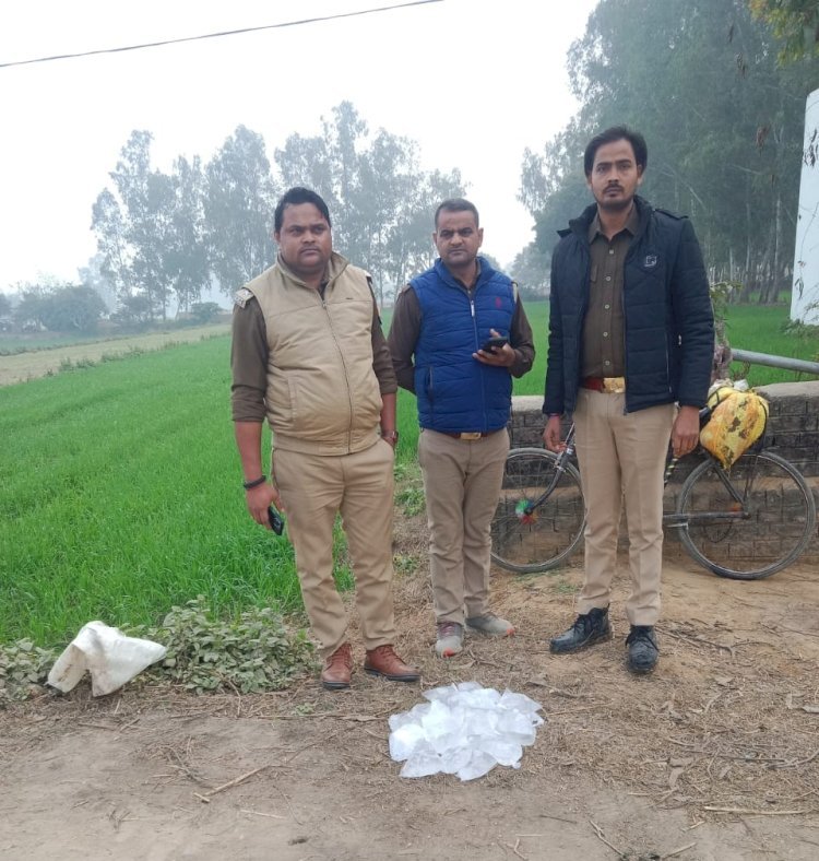 रायबरेली - 20 लीटर अवैध कच्ची शराब बरामद व 150 किलोग्राम महुआ लहन बरामद कर मौके पर किया गया नष्ट