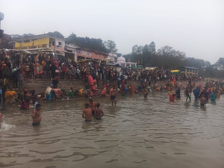 रायबरेली-राजा भगीरथ की तपस्थली गोकर्ण घाट पर हजारों श्रद्धालुओं ने लगाई आस्था की डुबकी,,