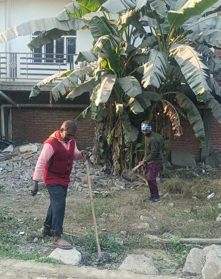 रायबरेली- ऊंचाहार में 'अंधेरगर्दी', चेयरमैन पति की निजी जागीर चमका रहे सरकारी सफाईकर्मी!