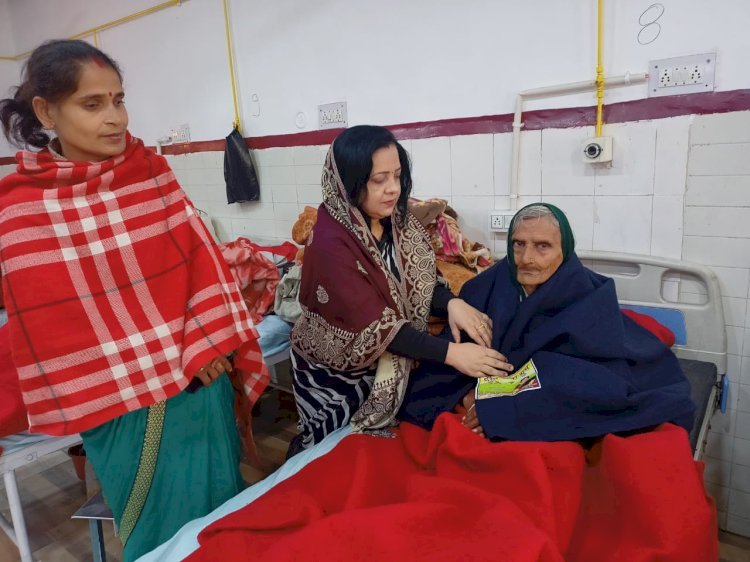 रायबरेली-दीप फाउंडेशन के द्वारा कड़कड़साती ठंड में जरूरतमंदों को वस्त्र एवं कंबल  का वितरण किया गया