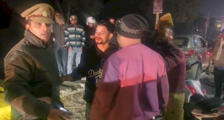 रायबरेली: नशे में रहीशजादों ने बीच सड़क पर जमकर मचाया उत्पात