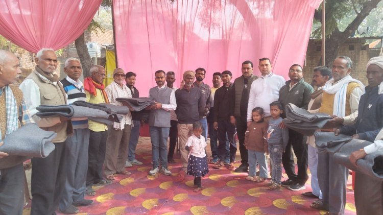 रायबरेली-ऊंचाहार में कड़ाके की ठंड में 'गर्माहट' का साथ: खालिकपुर कला में 200 बुजुर्गों को मिले कंबल,,,, 