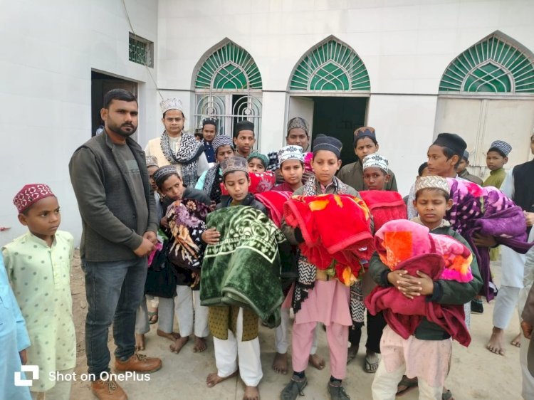 रायबरेली-इंसानियत की मिसाल: 9वीं पुण्यतिथि पर पत्रकार जुबैर खान ने 500 कम्बल जरूरतमंदों किया वितरण,,  