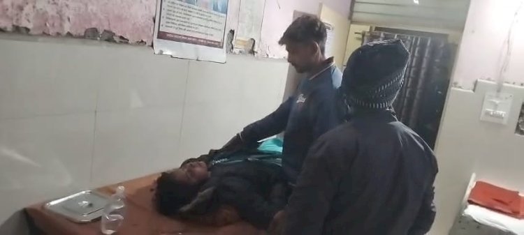 रायबरेली - स्वयं का बैलेंस बिगड़ने से बाइक पर बैठी महिला गिरी नीचे, हुई घायल