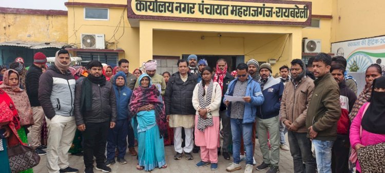 रायबरेली-प्रधानमंत्री आवास योजना के  80 लाभार्थियों को लेकर नगर पंचायत से लखनऊ रवाना हुईं दो बसें