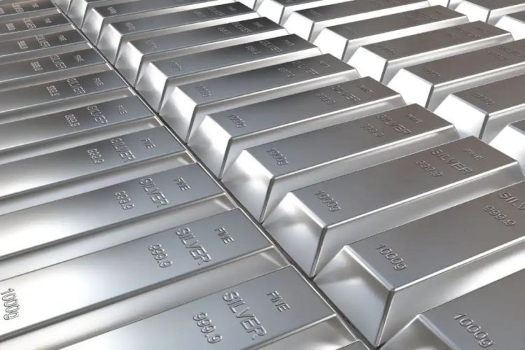 रिकॉर्ड तोड़ रही चांदी से पैसा निकालने का आ गया टाइम? सुनिए क्या कह रहे हैं एक्सपर्ट