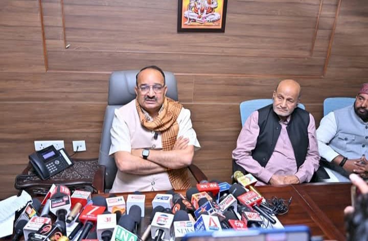 रायबरेली - सांसद राहुल गांधी के दौरे को लेकर स्वतंत्र प्रभार मंत्री दिनेश प्रताप सिंह हुए फायर, लगाए कई गंभीर आरोप 