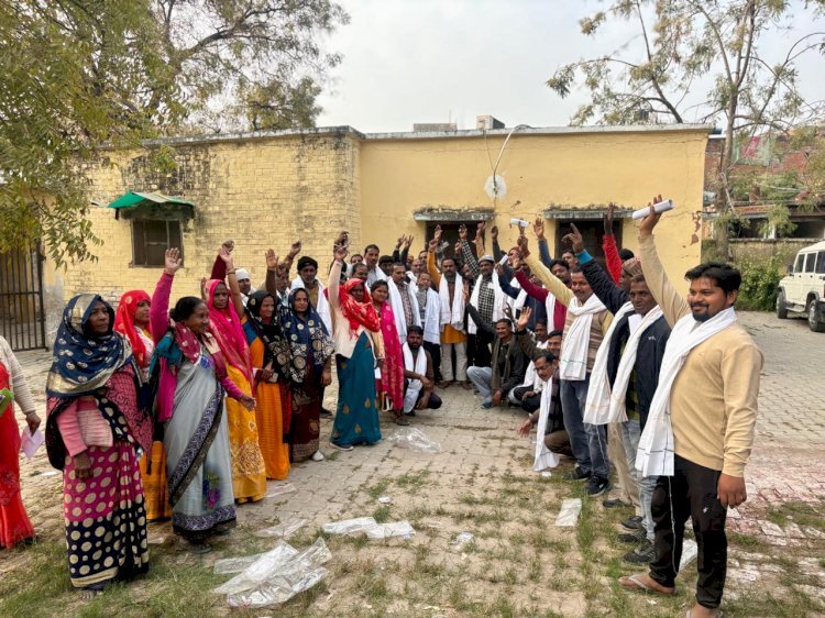 रायबरेली-ब्लाक कार्यकारिणी के द्वारा सफाई कर्मचारियों को किया गया सम्मानित