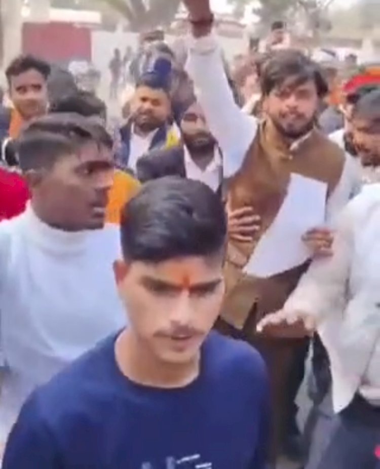 रायबरेली: रायबरेली में I LOVE योगी जी व गो बैक UGC के लगे नारे