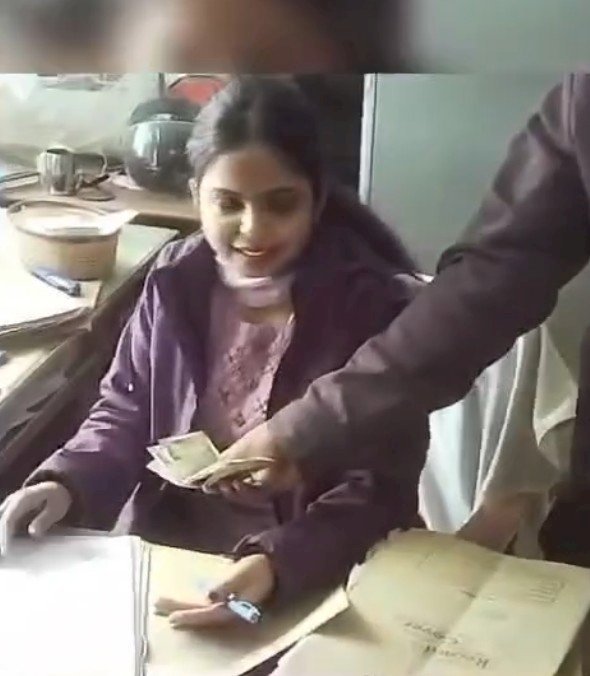 रायबरेली: ARTO विभाग की महिला बाबू का रुपये लेते वीडियो वायरल