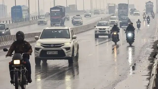 बारिश के बाद अब सताएगी गलन भरी सर्दी, कोहरे संग बर्फीली हवाएं बढ़ायेंगी ठंड